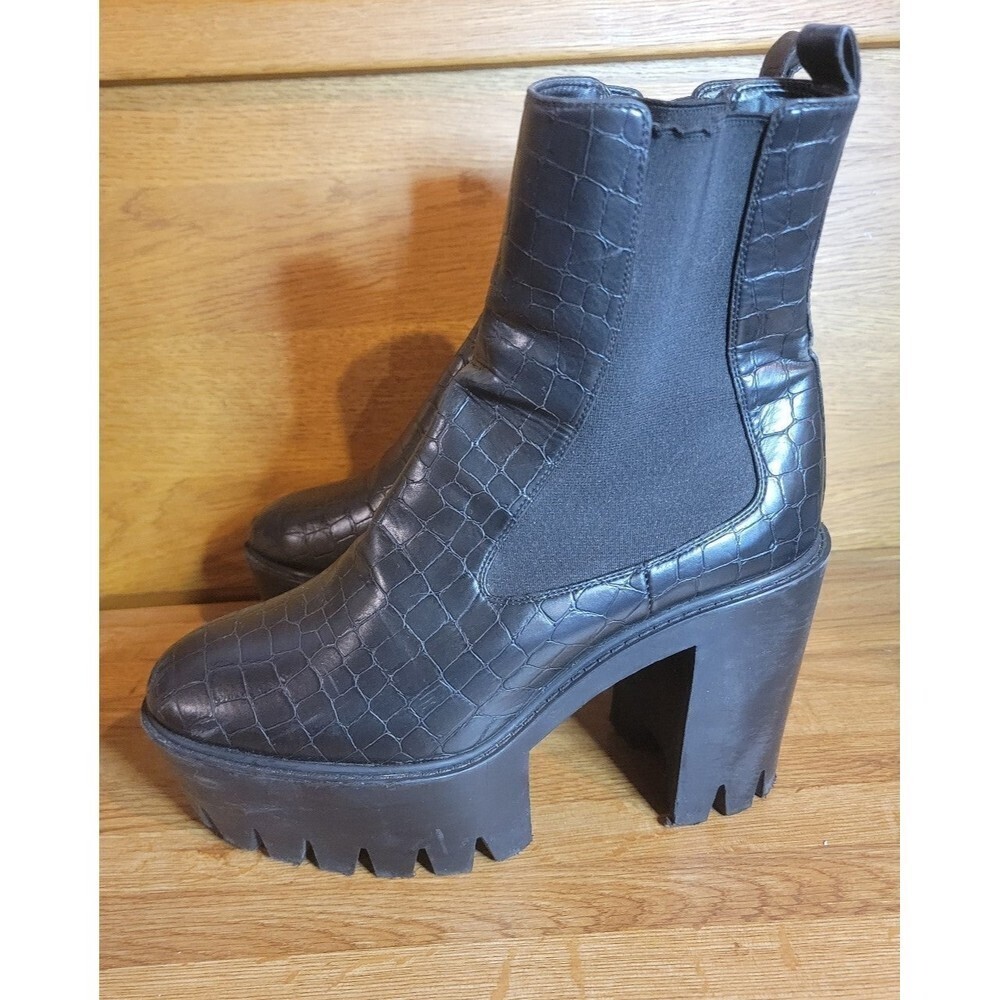 Stella McCartney Black Croc-Embossed Platform Chelsea Boots - Women